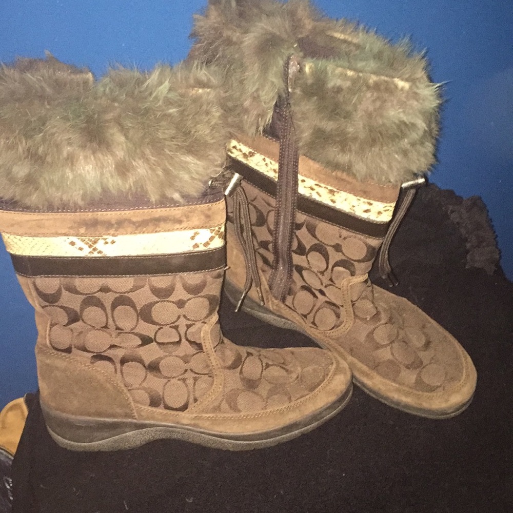 Coach winter boots w/ fur and snakeskin detail.